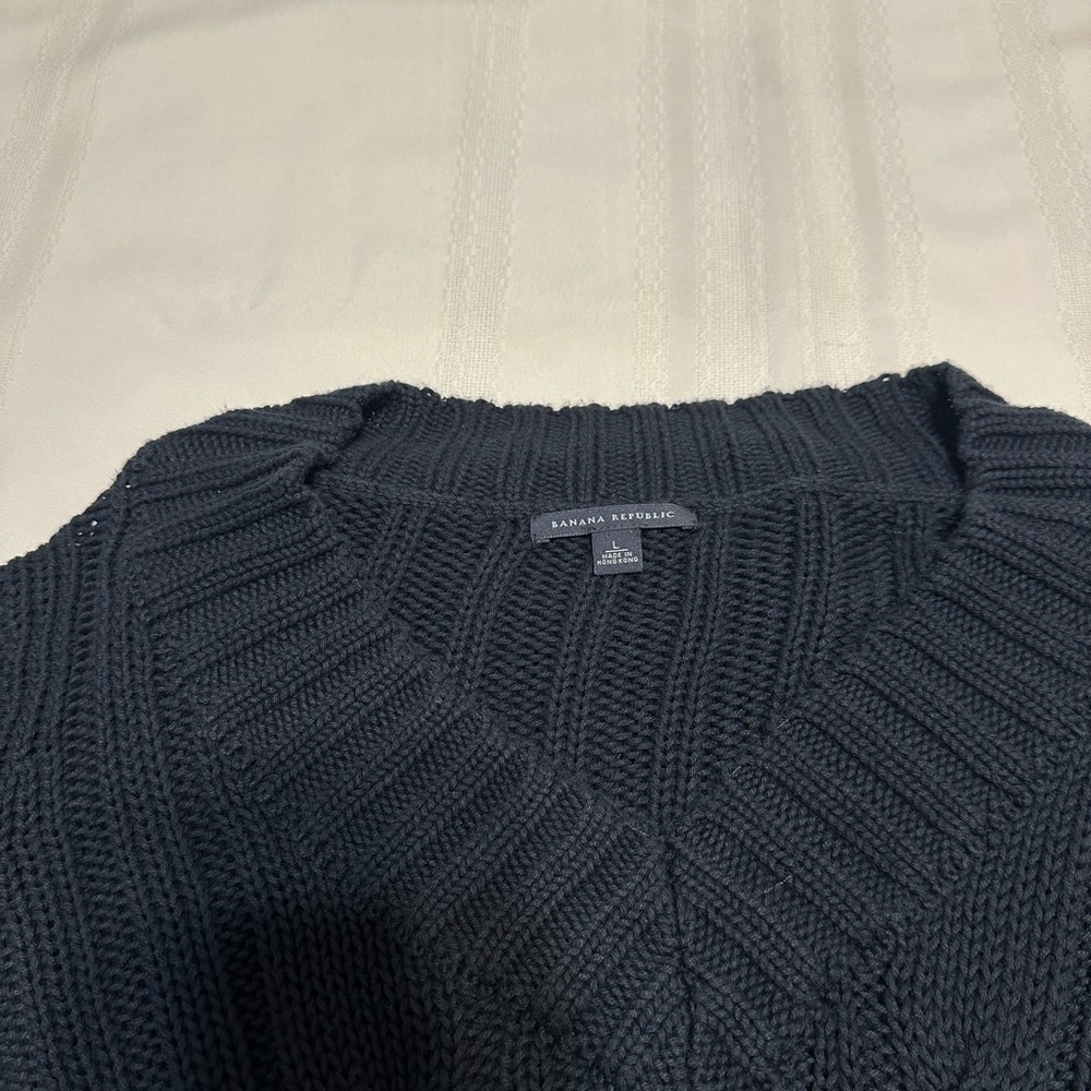 Banana Republic Deep Black Cable Knit V-Neck Sweater - Picture 11 of 13